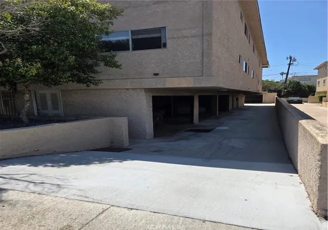 Photo 3 of House for sale at 2409 Inglewood Ave, Redondo Beach, CA 90278 | MLS# SB26169610 | Listing updated on 2026-09-26