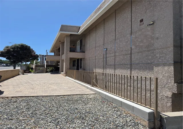 Photo 4 of House for sale at 2409 Inglewood Ave, Redondo Beach, CA 90278 | MLS# SB26169610 | Listing updated on 2026-09-26