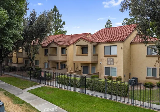 1st image of 1114 W Blaine #204, Riverside, CA 92507 | MLS# RS26168471
