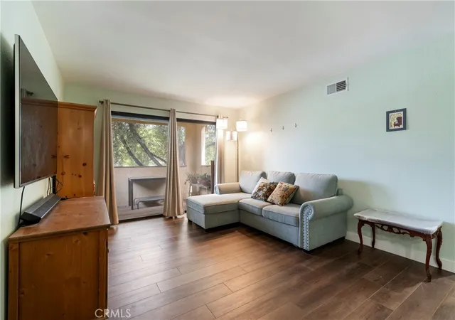 3rd image of 1114 W Blaine #204, Riverside, CA 92507 | MLS# RS26168471