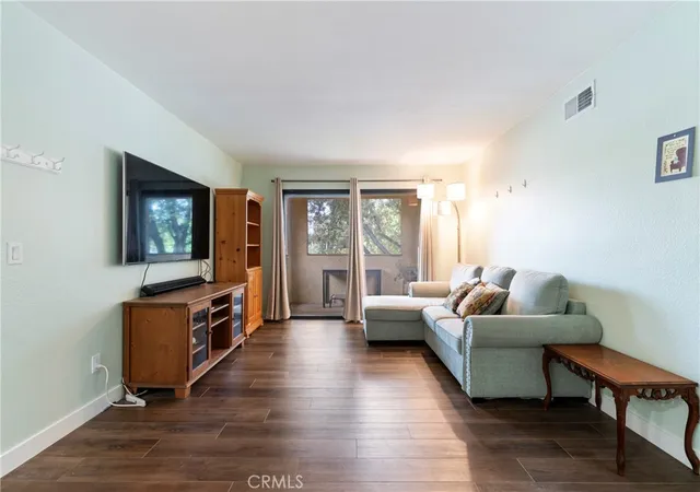 4th image of 1114 W Blaine #204, Riverside, CA 92507 | MLS# RS26168471