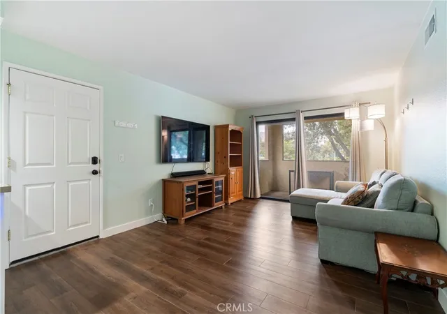 5th image of 1114 W Blaine #204, Riverside, CA 92507 | MLS# RS26168471