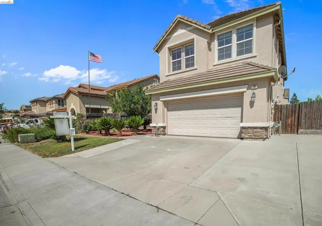 Photo 3 of Single family home for sale at 14 Renoir Ct, Oakley, CA 94561 | MLS# 41143808 | Listing updated on 2026-10-02