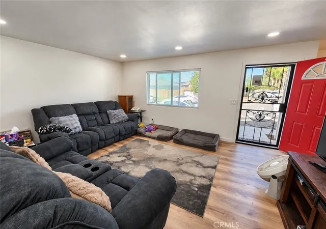 Photo 3 of Single family home for sale at 492 E Evans St, San Jacinto, CA 92583 | MLS# DW26169834 | Listing updated on 2026-10-29