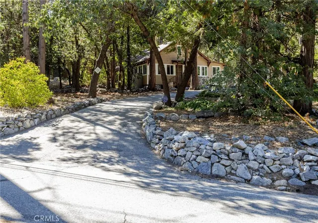 Photo 3 of Single family home for sale at 40433 Valley Of The Fls, Forest Falls, CA 92339 | MLS# IG26169048 | Listing updated on 2026-10-04