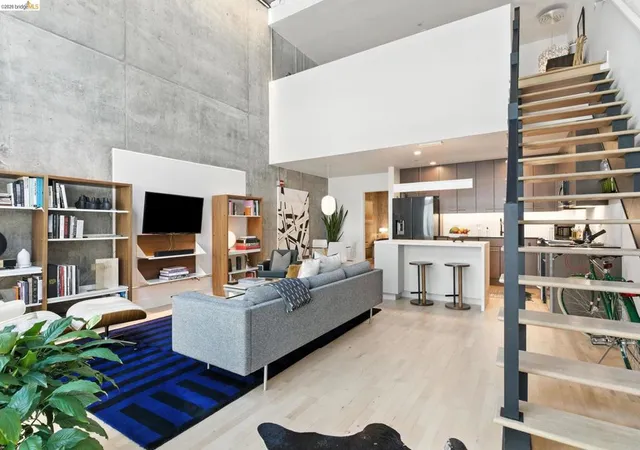 3rd image of 311 Oak St #102, Oakland, CA 94607 | MLS# 41143819