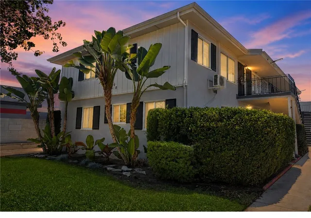 Listing Photo 2 - Condo for sale in building located at 308 E Maple, Glendale, CA 91205