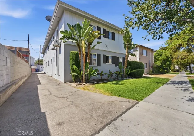 Listing Photo 3 - Condo for sale in building located at 308 E Maple, Glendale, CA 91205
