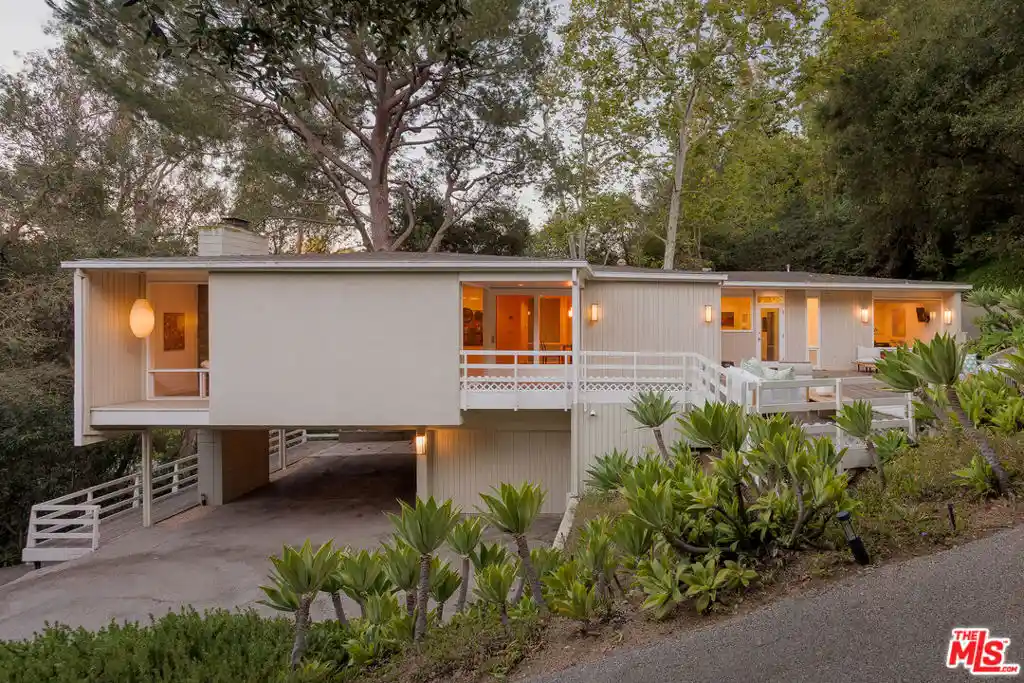 Photo 1 of Sale Pending at 2275 Bowmont Dr, Beverly Hills, CA 90210 | MLS# 26868011 | Listing updated on 2026-10-22