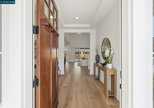 Photo 3 of Single family home for sale at 6 Charolais Ct, Danville, CA 94506 | MLS# 41143829 | Listing updated on 2026-09-22