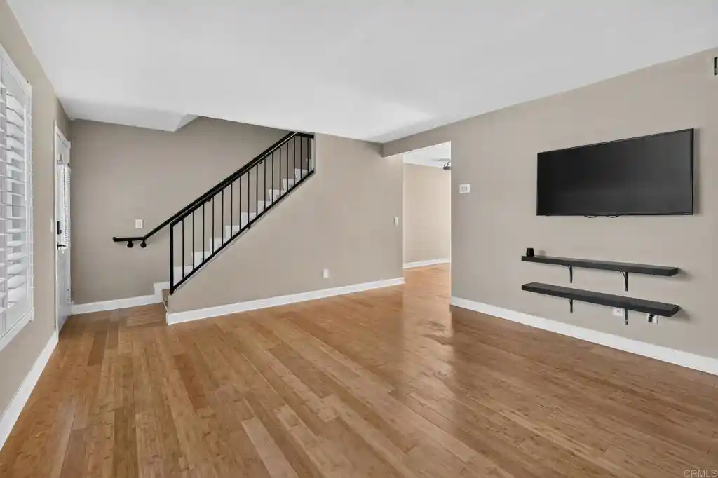 Listing Photo 2 - Condo for sale in 2138 Via Robles located at 2138 Via Robles, Oceanside, CA 92054 - Unit 2138 Via Robles