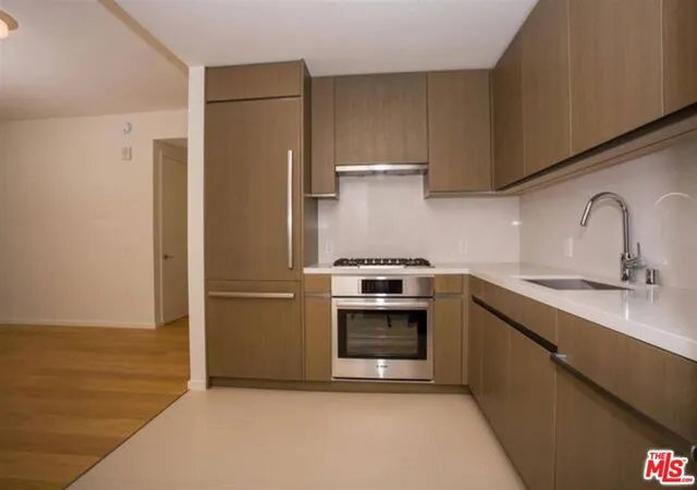 Photo 3 of Condo for sale at 889 Francisco St #2210, Los Angeles, CA 90017 | MLS# 26863809 | Listing updated on 2026-09-10