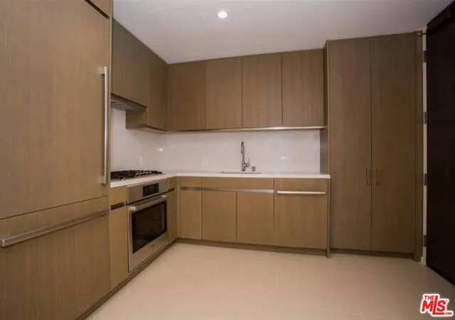 Photo 4 of Condo for sale at 889 Francisco St #2210, Los Angeles, CA 90017 | MLS# 26863809 | Listing updated on 2026-09-10