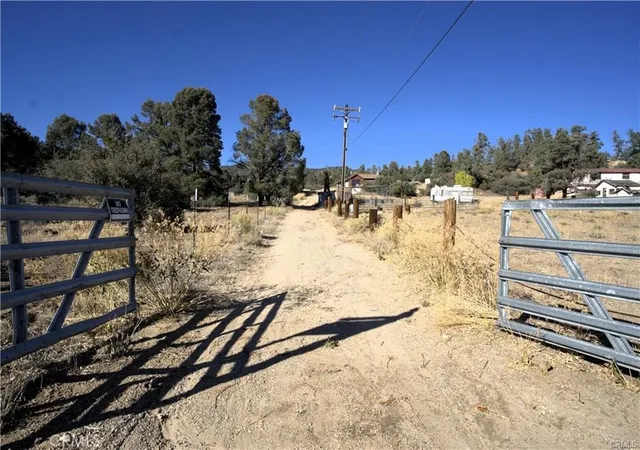 4th image of 37112 Adams Trail, Frazier Park, CA 93225 | MLS# SR26170090