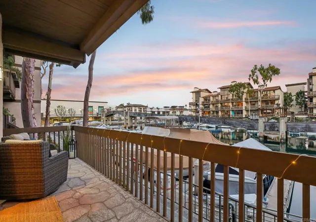 3rd image of 7126 Marina Pacifica Dr, Long Beach, CA 90803 | MLS# NDP2607318