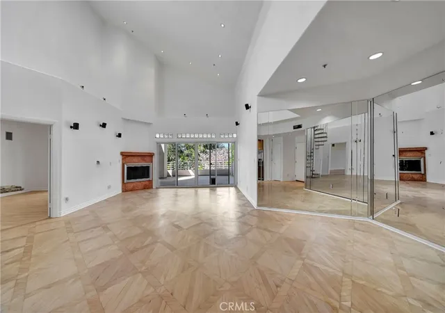 3rd image of 4477 Woodman Ave #305, Sherman Oaks, CA 91423 | MLS# SR26170146