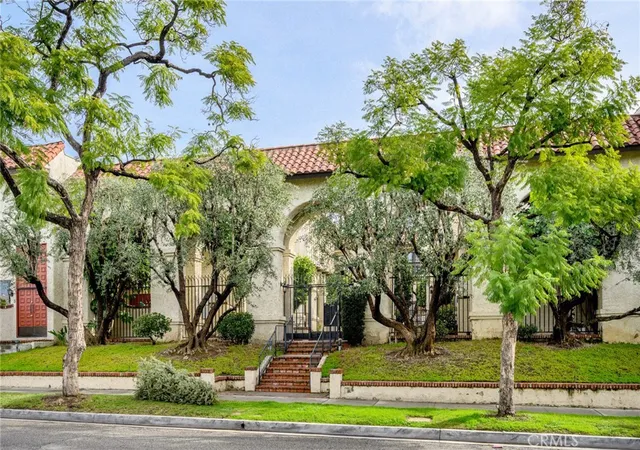 2nd image of 300 N Isabel St #10, Glendale, CA 91206 | MLS# GD26170188