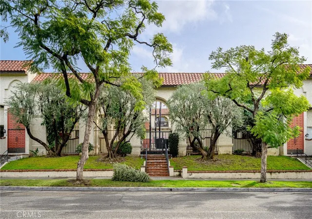33rd image of 300 N Isabel St #10, Glendale, CA 91206 | MLS# GD26170188