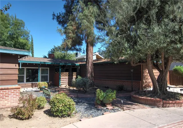 Photo 3 of Single family home for sale at 5314 Woodlake, Woodland Hills, CA 91367 | MLS# SR26165292 | Listing updated on 2026-10-09