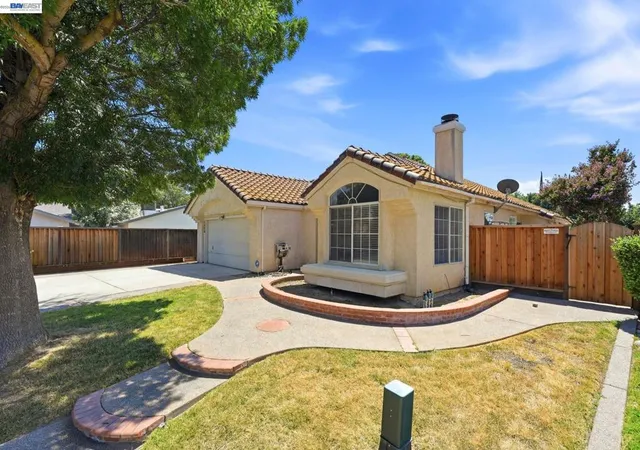 3rd image of 1520 Deer Run Ln, Tracy, CA 95376 | MLS# 41143860