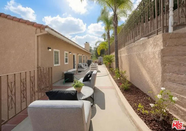 26th image of 15330 Del Gado Dr, Sherman Oaks, CA 91403 | MLS# 26868399