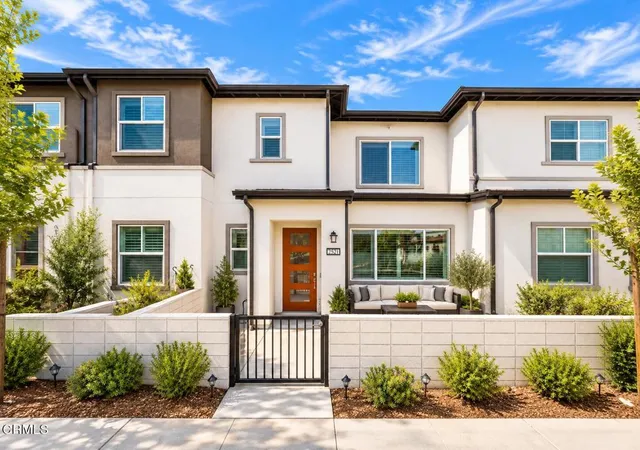 Photo 1 of Townhouse for sale at 2521 Little Rock Ln, Simi Valley, CA 93065 | MLS# V1-38003 | Listing updated on 2026-10-11