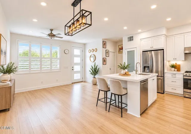 Photo 2 of Townhouse for sale at 2521 Little Rock Ln, Simi Valley, CA 93065 | MLS# V1-38003 | Listing updated on 2026-10-11