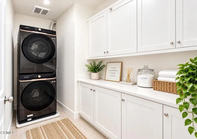 Photo 3 of Townhouse for sale at 2521 Little Rock Ln, Simi Valley, CA 93065 | MLS# V1-38003 | Listing updated on 2026-10-11