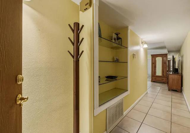 Photo 3 of Sale Pending at 5300 E Waverly Dr #D5, Palm Springs, CA 92264 | MLS# 219151078DA | Listing updated on 2026-09-09