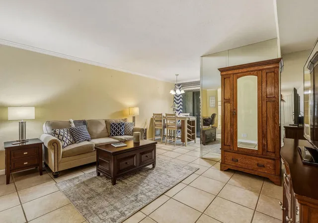Listing Photo 4 - Condo for sale in building located at 5300 E Waverly Dr, Palm Springs, CA 92264 - Unit #D5
