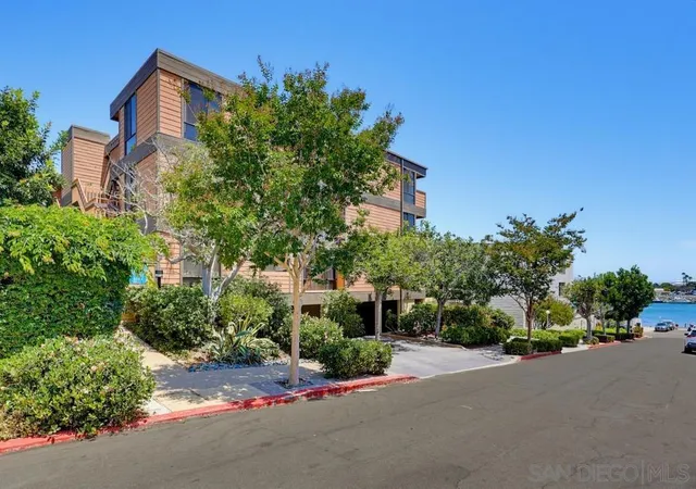 2nd image of 2942 Lawrence St, San Diego, CA 92106 | MLS# 260019042SD