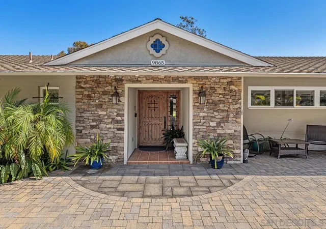 4th image of 9865 Edgelake Dr, La Mesa, CA 91941 | MLS# 260019050SD