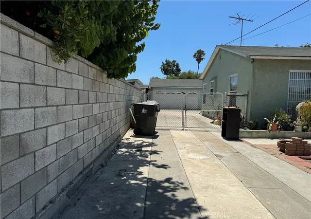 3rd image of 1418 W Burnett, Long Beach, CA 90810 | MLS# PW26167023