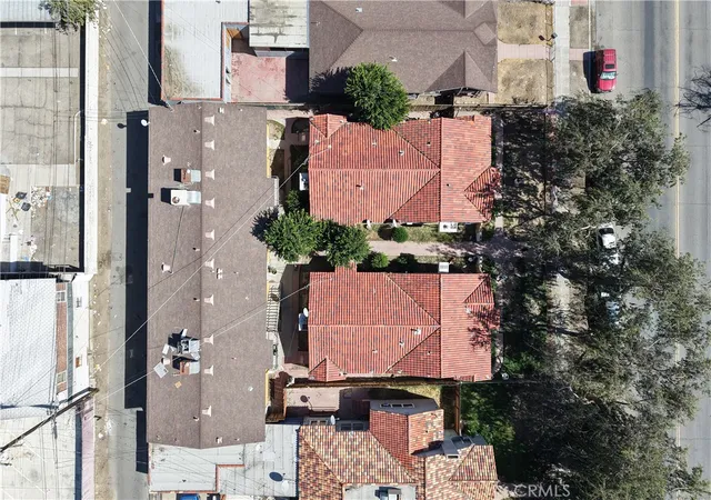 3rd image of 210 17Th Street, Bakersfield, CA 93301 | MLS# PW26170501