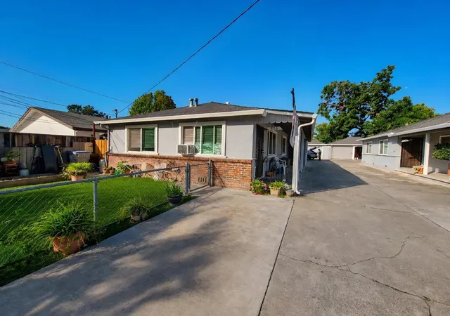1st image of 855 N 16th St, San Jose, CA 95112 | MLS# ML82056597