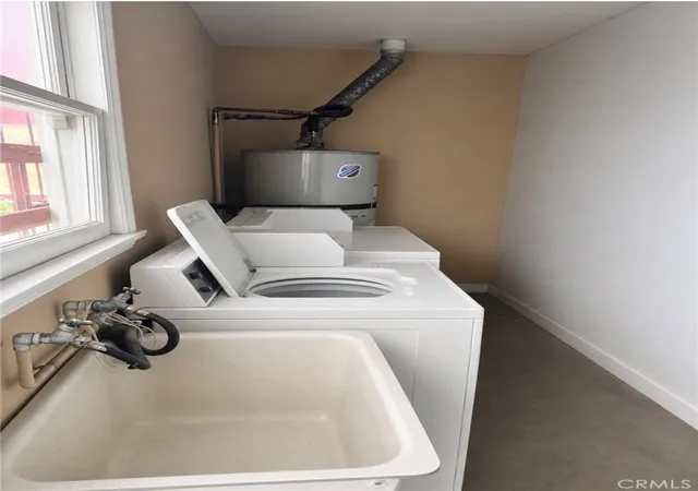 Listing Photo 2 - Condo for sale in building located at 1405 S Broadway, Santa Ana, CA 37721 - Unit #