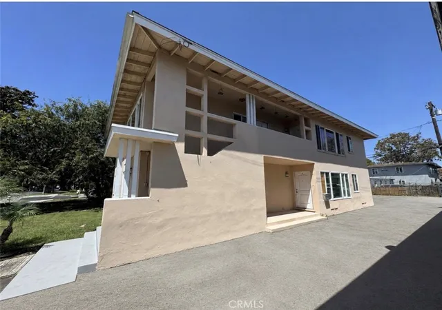 3rd image of 1405 S Broadway, Santa Ana, CA 92707 | MLS# OC26170439