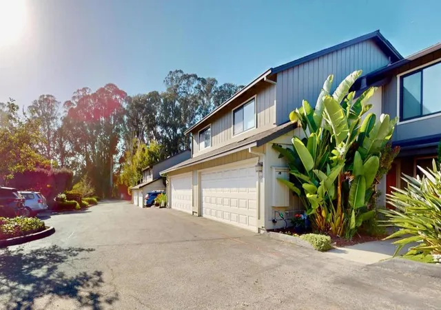 Photo 2 of Townhouse for sale at 584 Spinnaker Ct, Santa Cruz, CA 95062 | MLS# ML82056602 | Listing updated on 2026-10-05