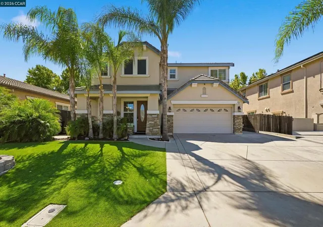 Photo 2 of Single family home for sale at 19 Renoir Ct, Oakley, CA 94561 | MLS# 41143893 | Listing updated on 2026-09-23