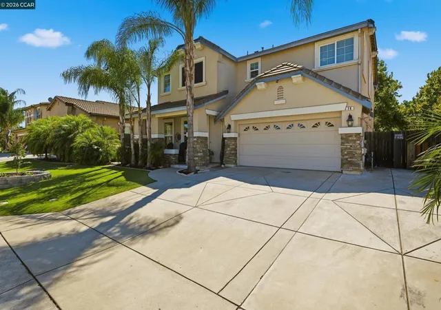 Photo 3 of Single family home for sale at 19 Renoir Ct, Oakley, CA 94561 | MLS# 41143893 | Listing updated on 2026-09-23