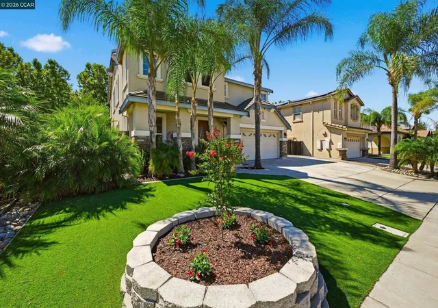 Photo 3 of Single family home for sale at 19 Renoir Ct, Oakley, CA 94561 | MLS# 41143893 | Listing updated on 2026-09-23