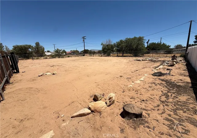 32nd image of 20565 Winona Rd, Apple Valley, CA 92308 | MLS# HD26170520