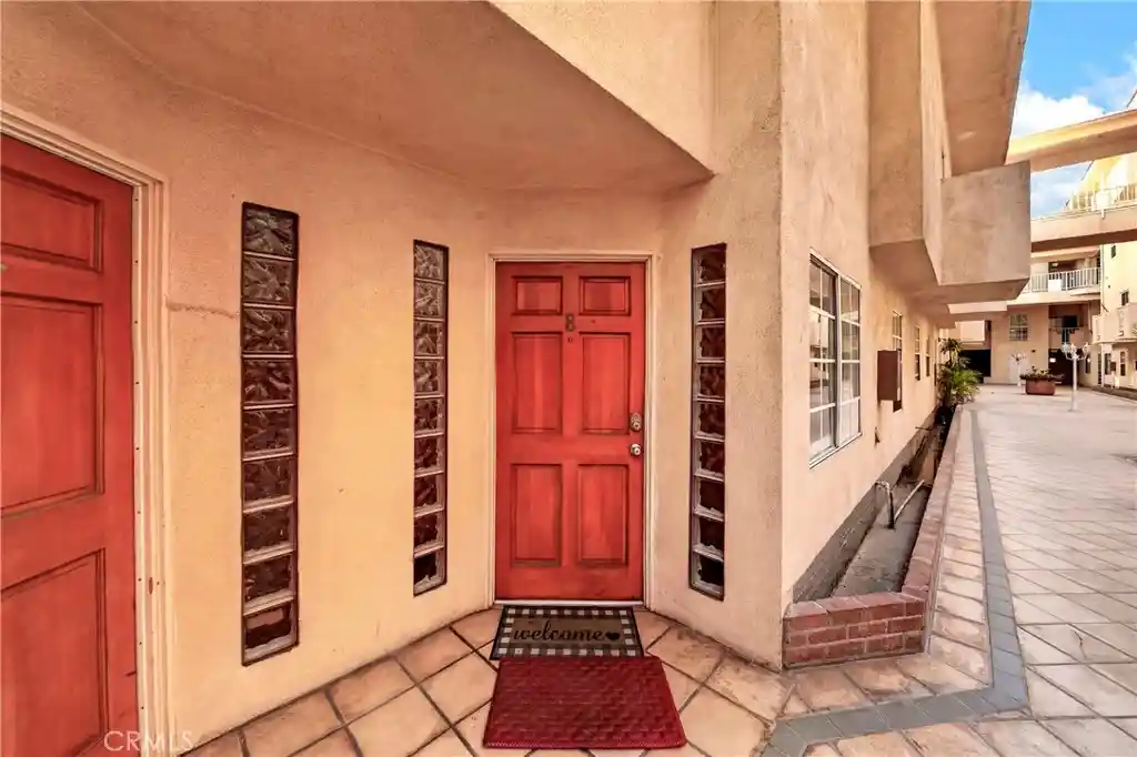 Photo 1 of Condo for sale at 321 W Queen St Unit 8, Inglewood, CA 90301 | MLS# SB26170359 | Listing updated on 2026-10-29