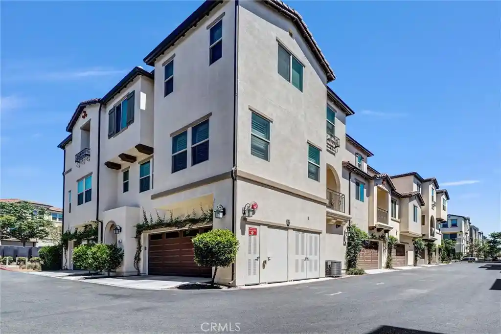 Listing Photo 2 - Condo for sale in 108 High Mdw located at 108 High Mdw, Lake Forest, CA 92610 - Unit 108 High Meadow