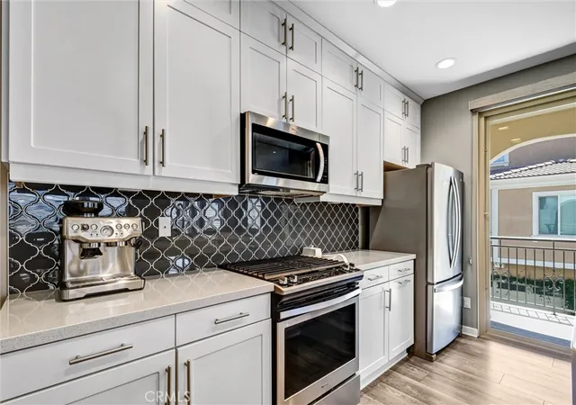 Listing Photo 4 - Condo for sale in building located at 108 High Mdw, Lake Forest, CA 92610