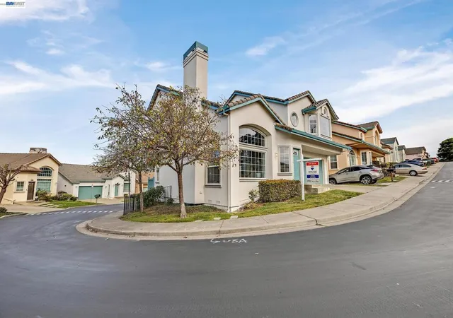 3rd image of 22 Buena Vista Rd, South San Francisco, CA 94080 | MLS# 41143900