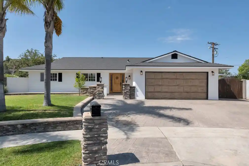 Photo 1 of Single family home for sale at 805 Moffatt Cir, Simi Valley, CA 93065 | MLS# SR26170637 | Listing updated on 2026-10-20