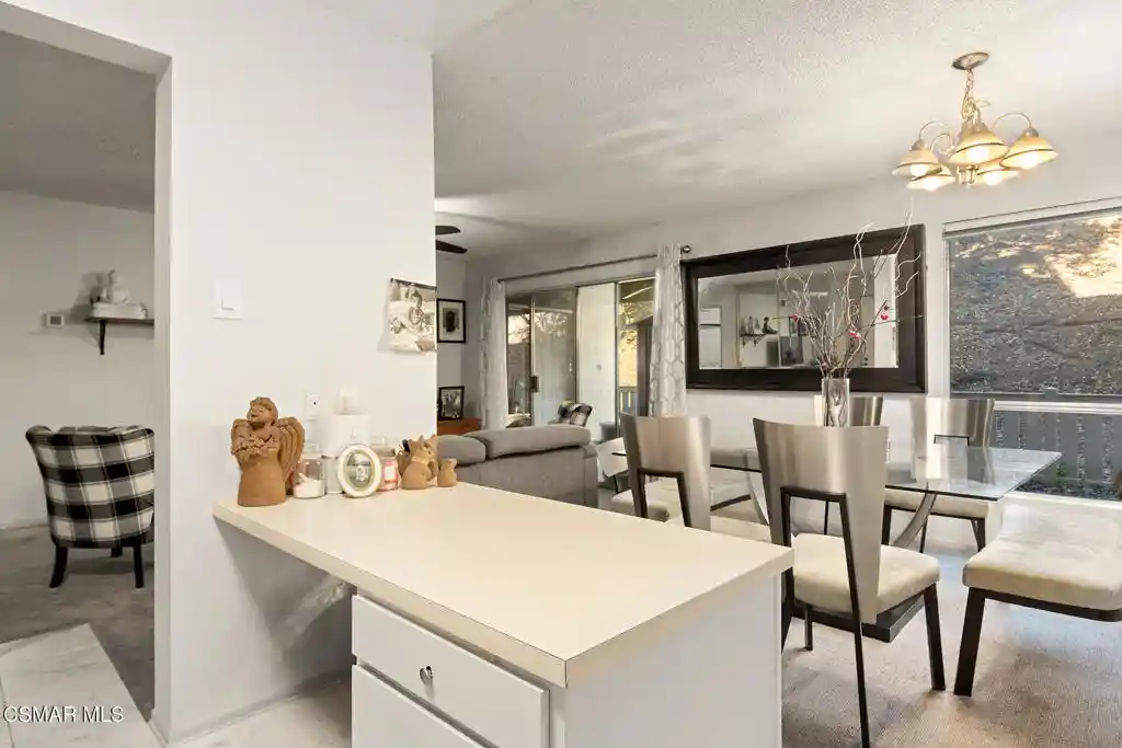Listing Photo 2 - Condo for sale in 327 Chestnut Hl Ct located at 327 Chestnut Hl Ct, Thousand Oaks, CA 91360 - Unit #11