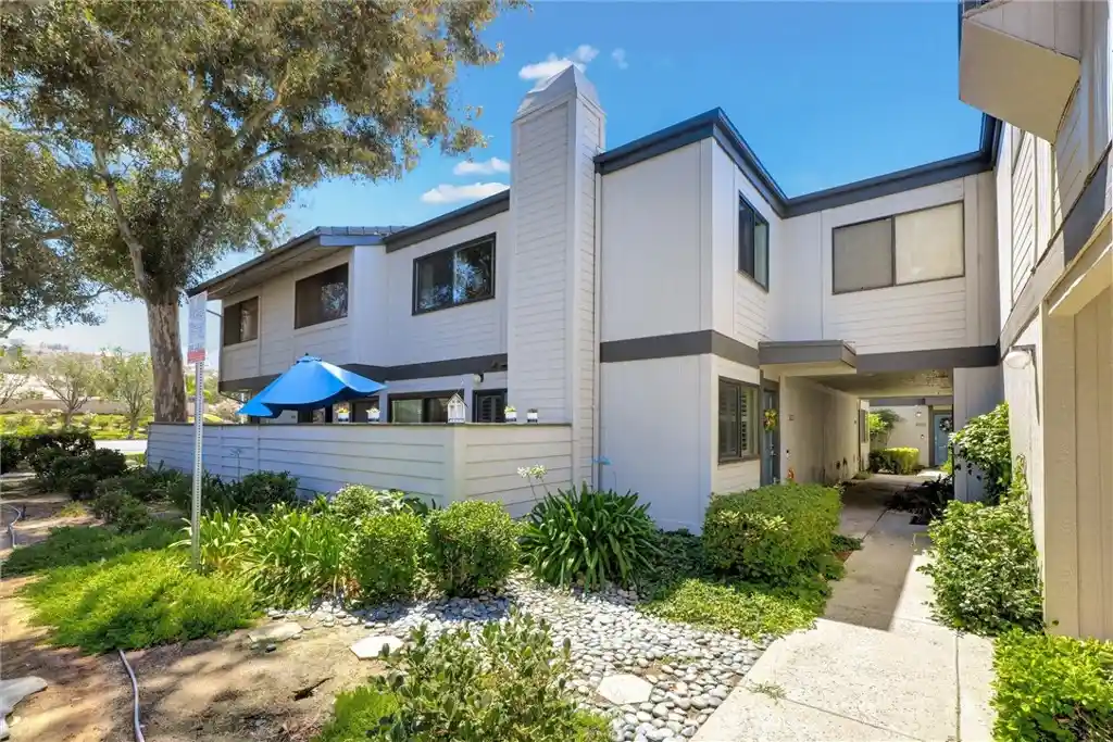 Townhouse for sale at 6543 Stoney View #4, Simi Valley, CA 93063 | MLS# SR26169157