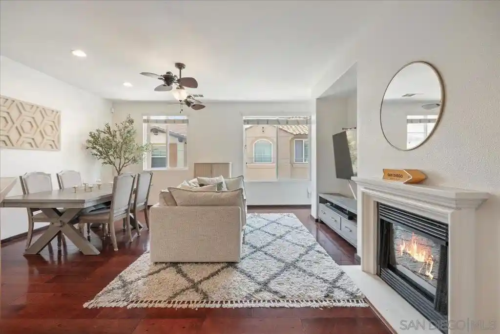 Listing Photo 1 - Condo for sale in 297 Tiburon located at 297 Tiburon, Chula Vista, CA 91914 - Unit #190